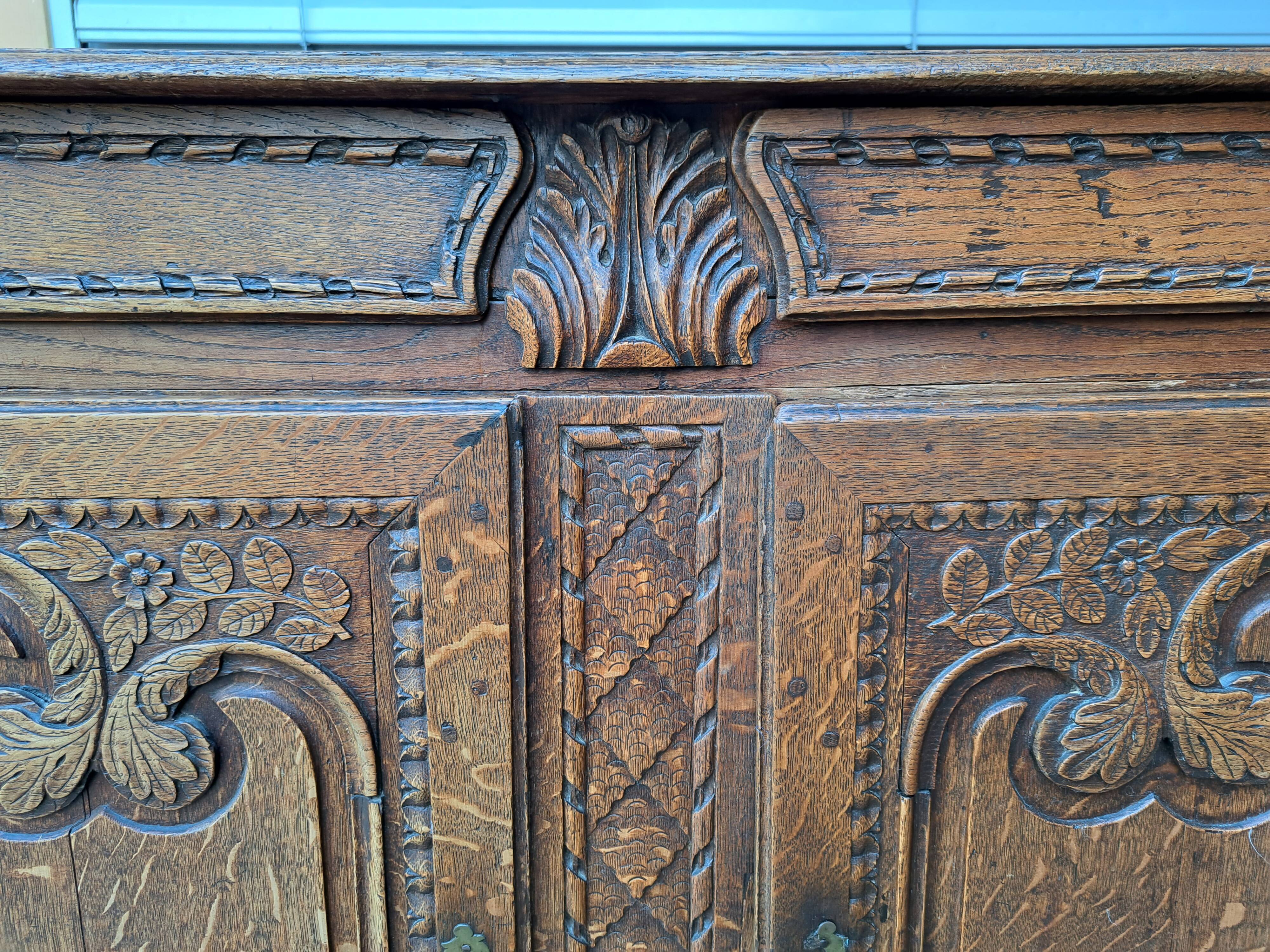 Buffet 2 body old dresser