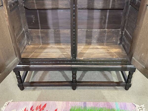 Armoire, penderie anglaise en chêne, 18ème s.