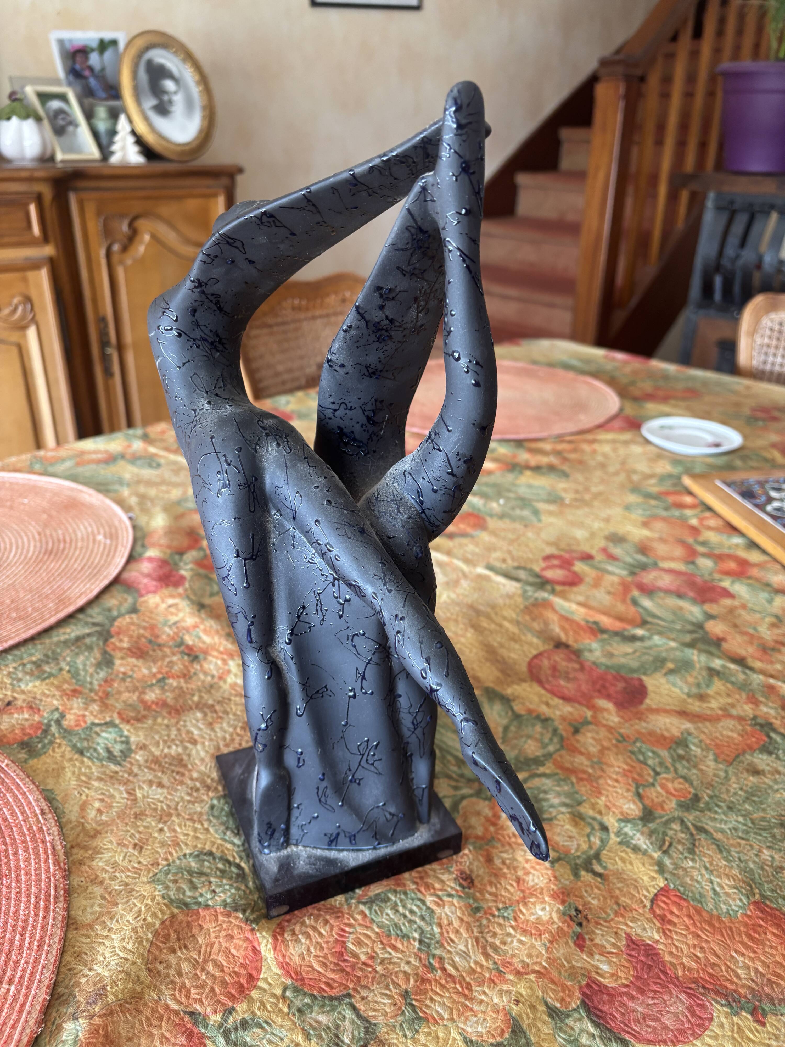 Sculpture / décoration de buffet, signé GALOS, nuances de noir