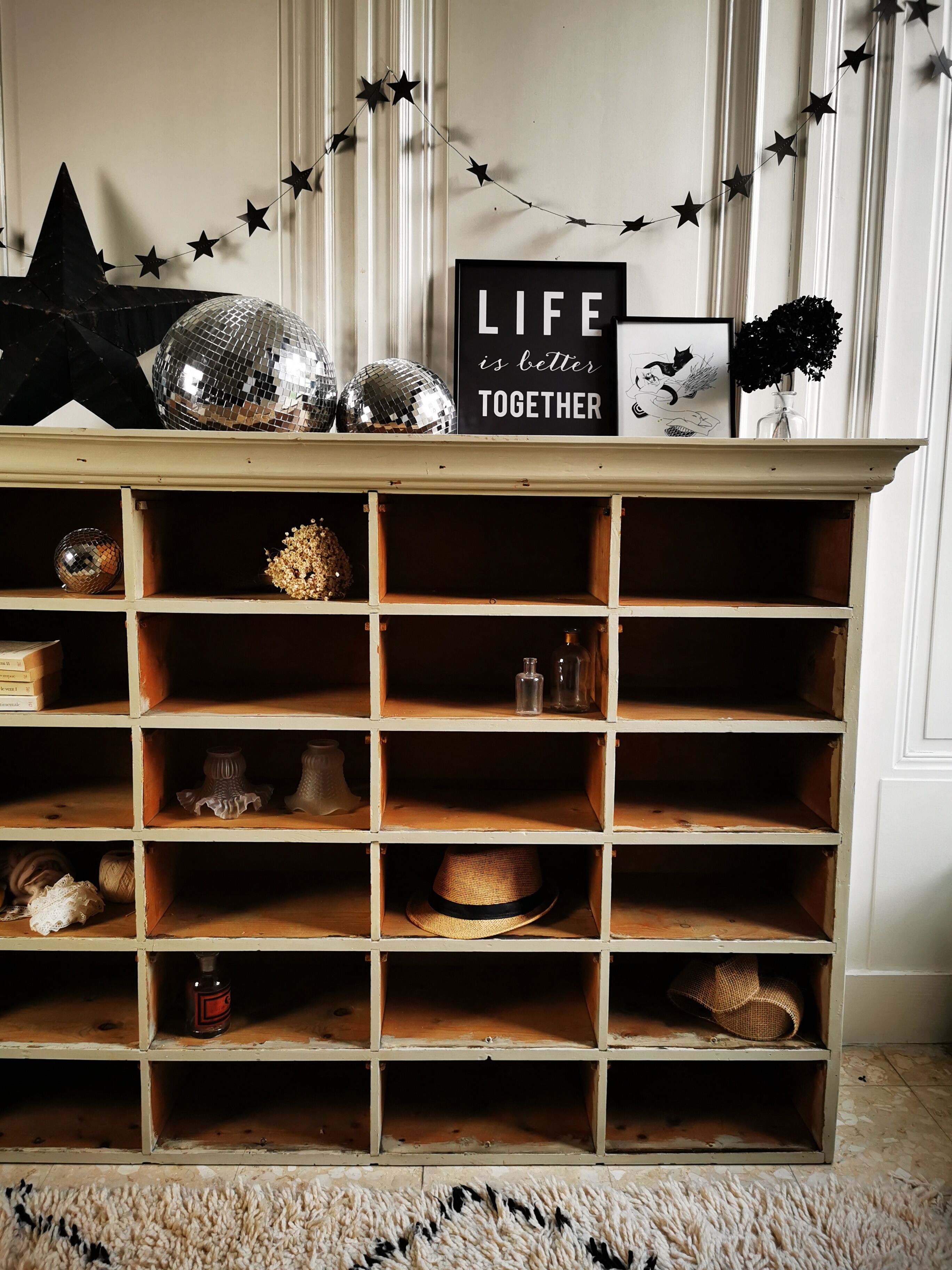 Former cabinet with lockers