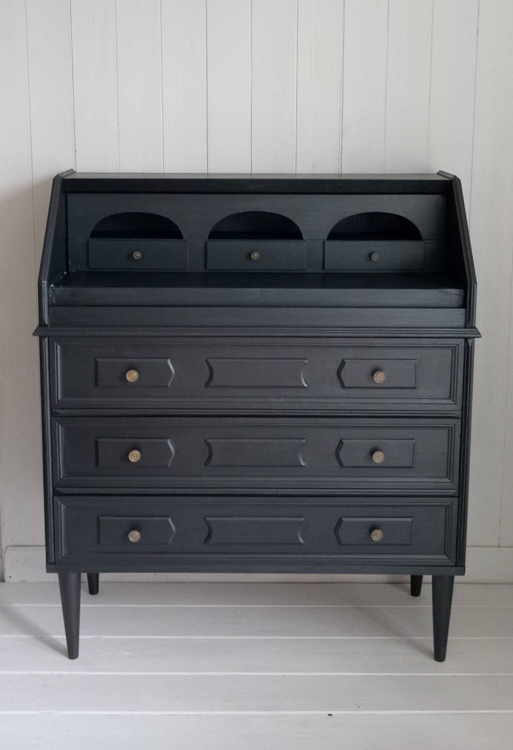 Scriban chest of drawers