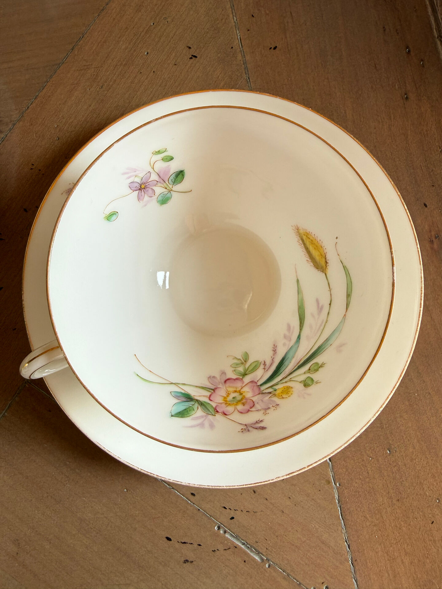 Théière très élégante et ses 8 tasses