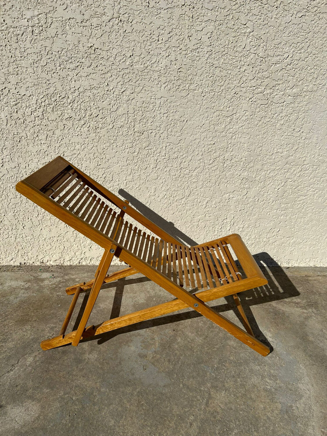 Solid wood folding deck chair