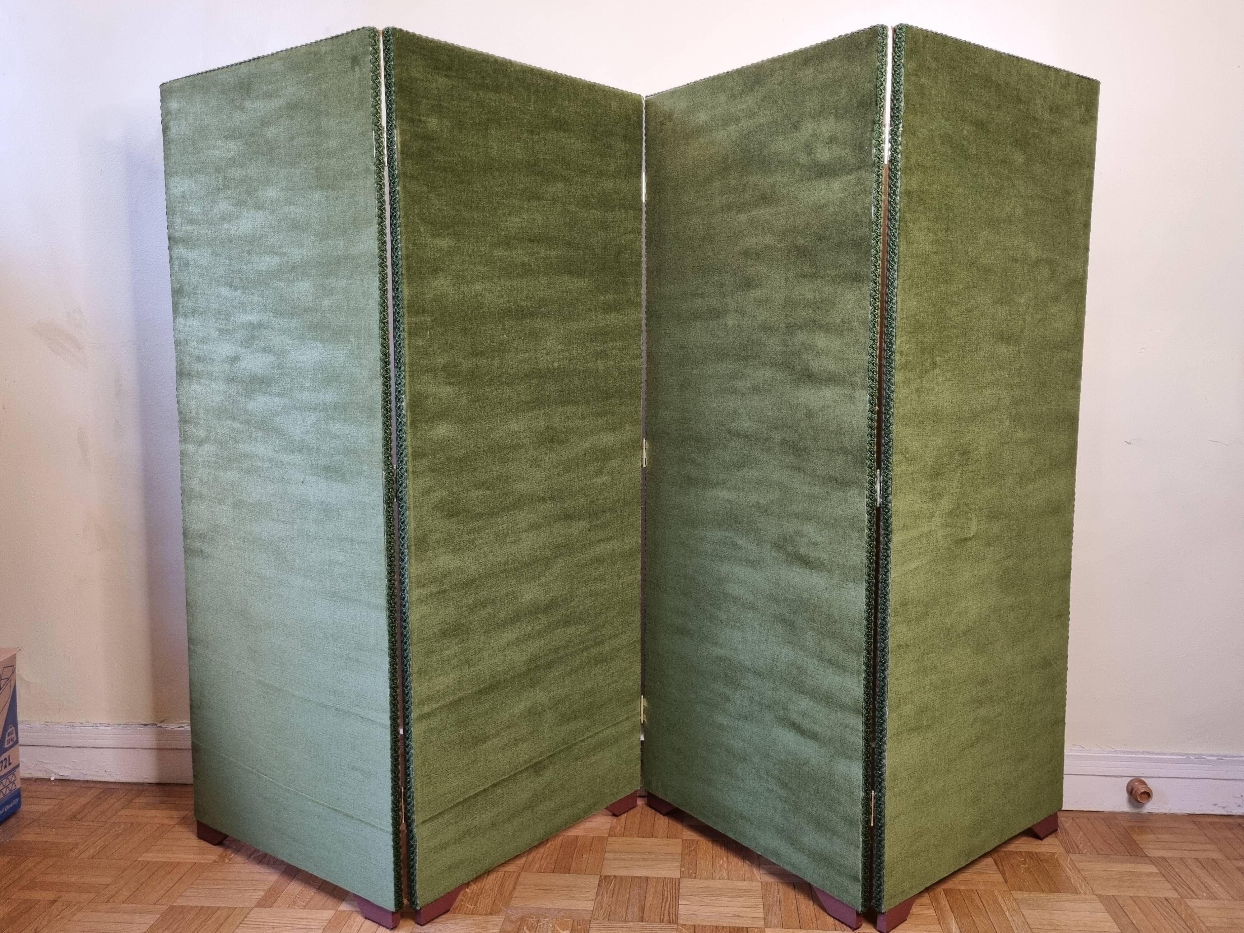 Screen decorated with wool threads, “Huichol” art, Sofia Ribeira, 124 cm