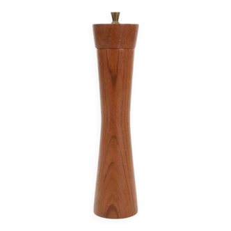 Danish teak pepper mill / crusher / 1960s / Mid-Century Modern Design