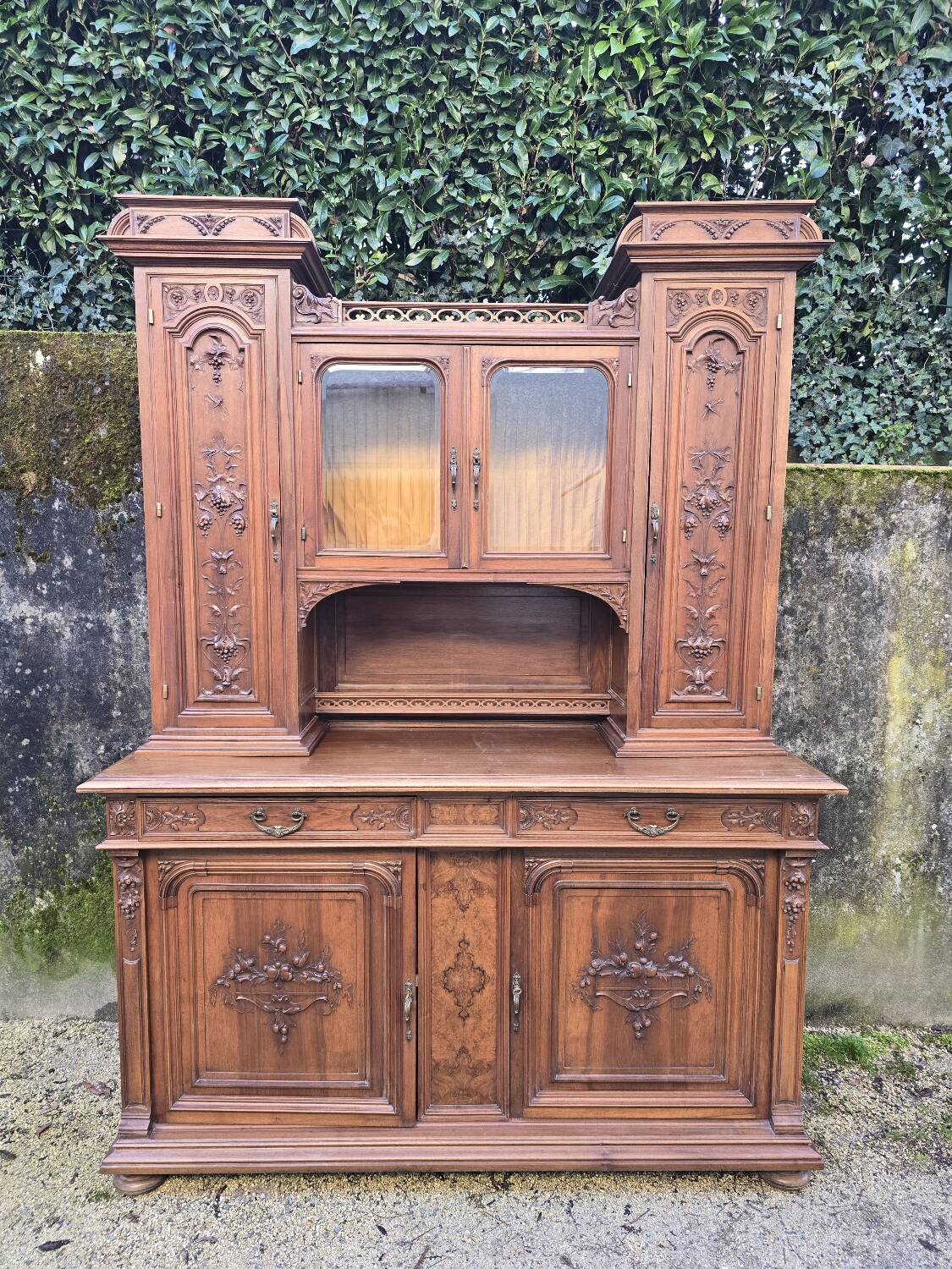 Important two-body buffet in carved walnut – Renaissance style