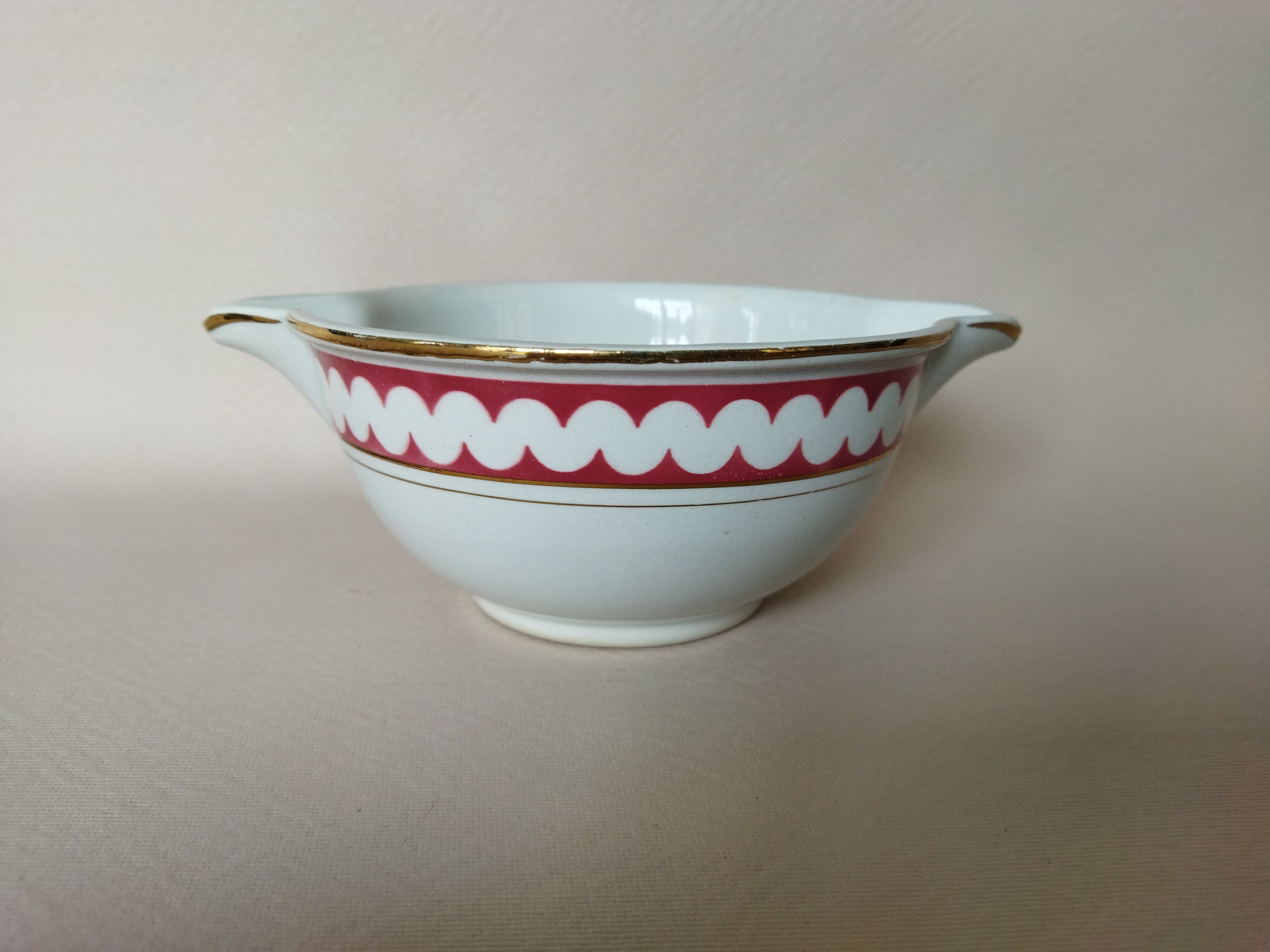 K&G Lunéville sauceboat, Madrigal model