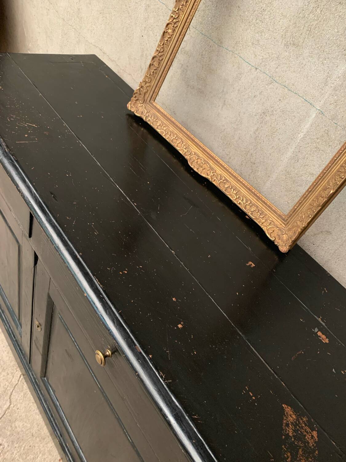 Black Parisian buffet