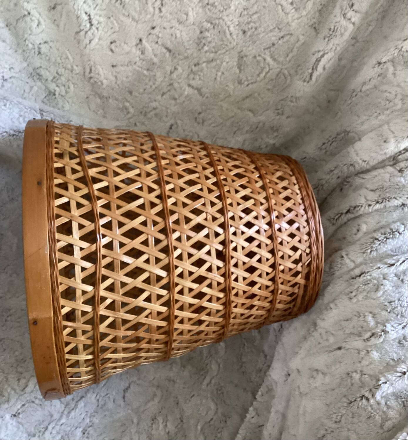 Flat rattan basket