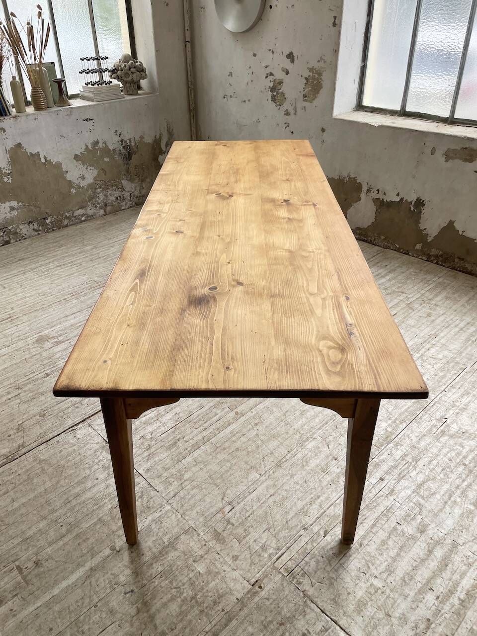 Farmhouse table with spindle legs 2.50m