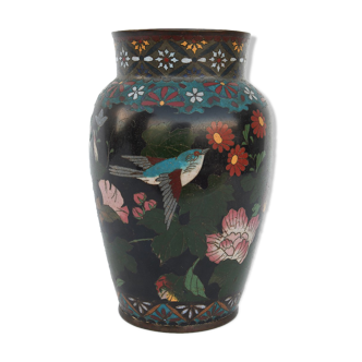 Vase in partitioned enamels