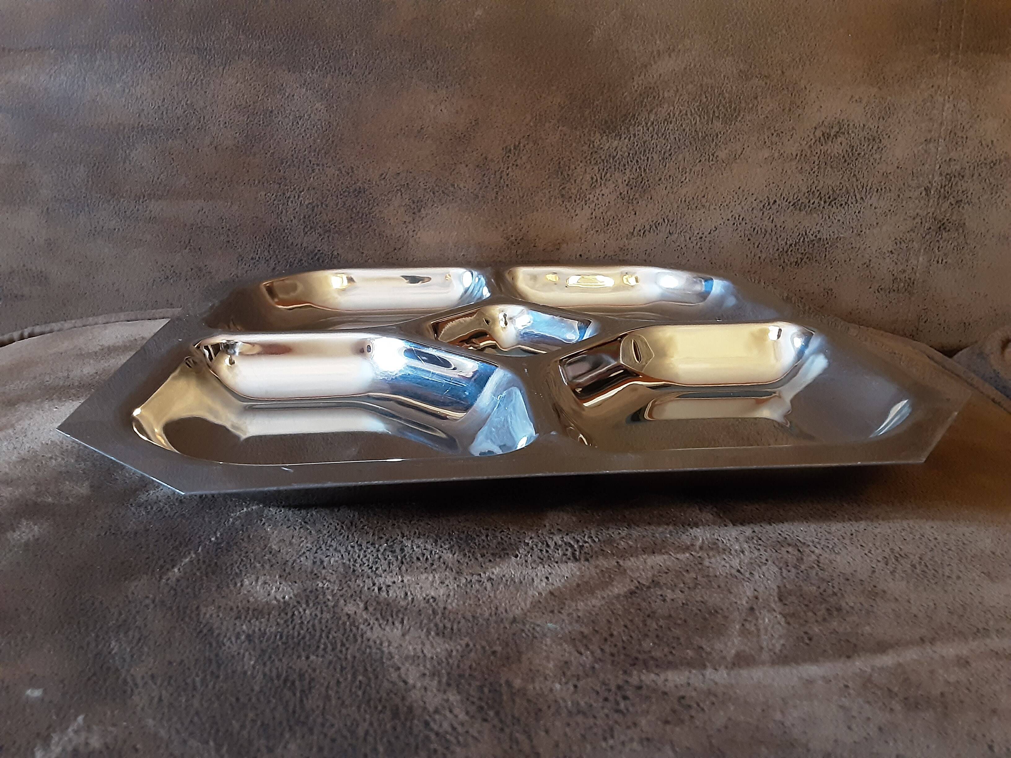 Metal compartment dish
