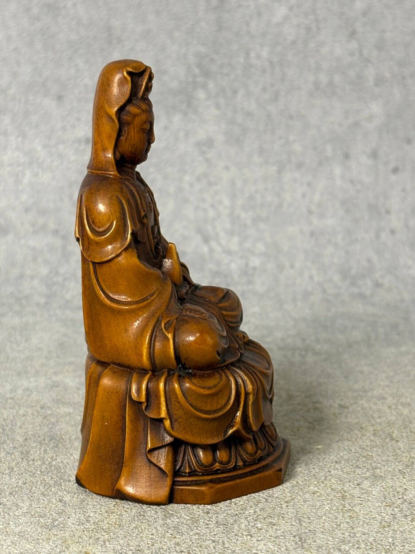 Two magnificent statues of Guanyin. Guanyin (觀音) is one of the bodhisattvas.