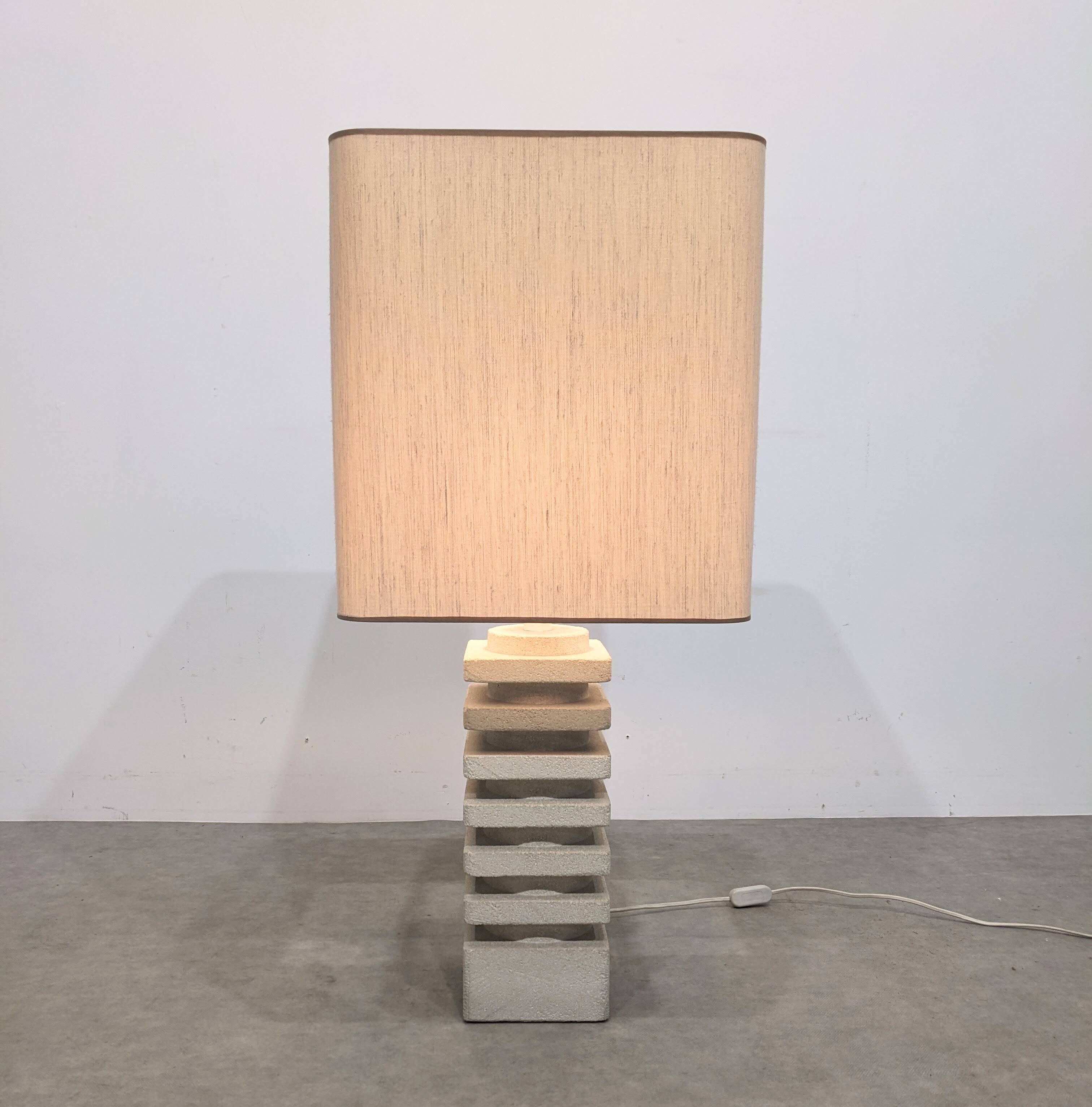 Grande lampe en pierre calcaire 1970s