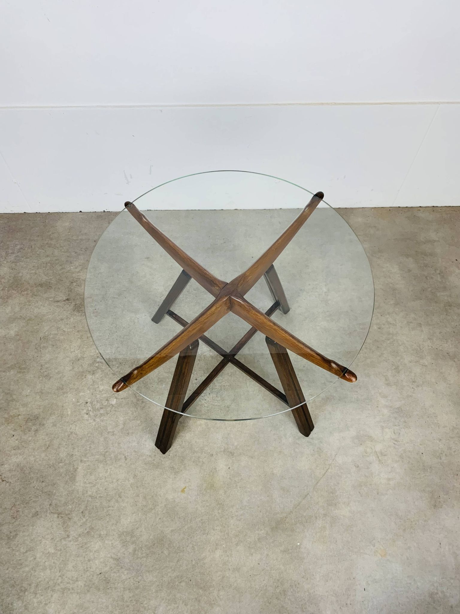 Table d’appoint en bois et verre, Italie, années 60, guéridon