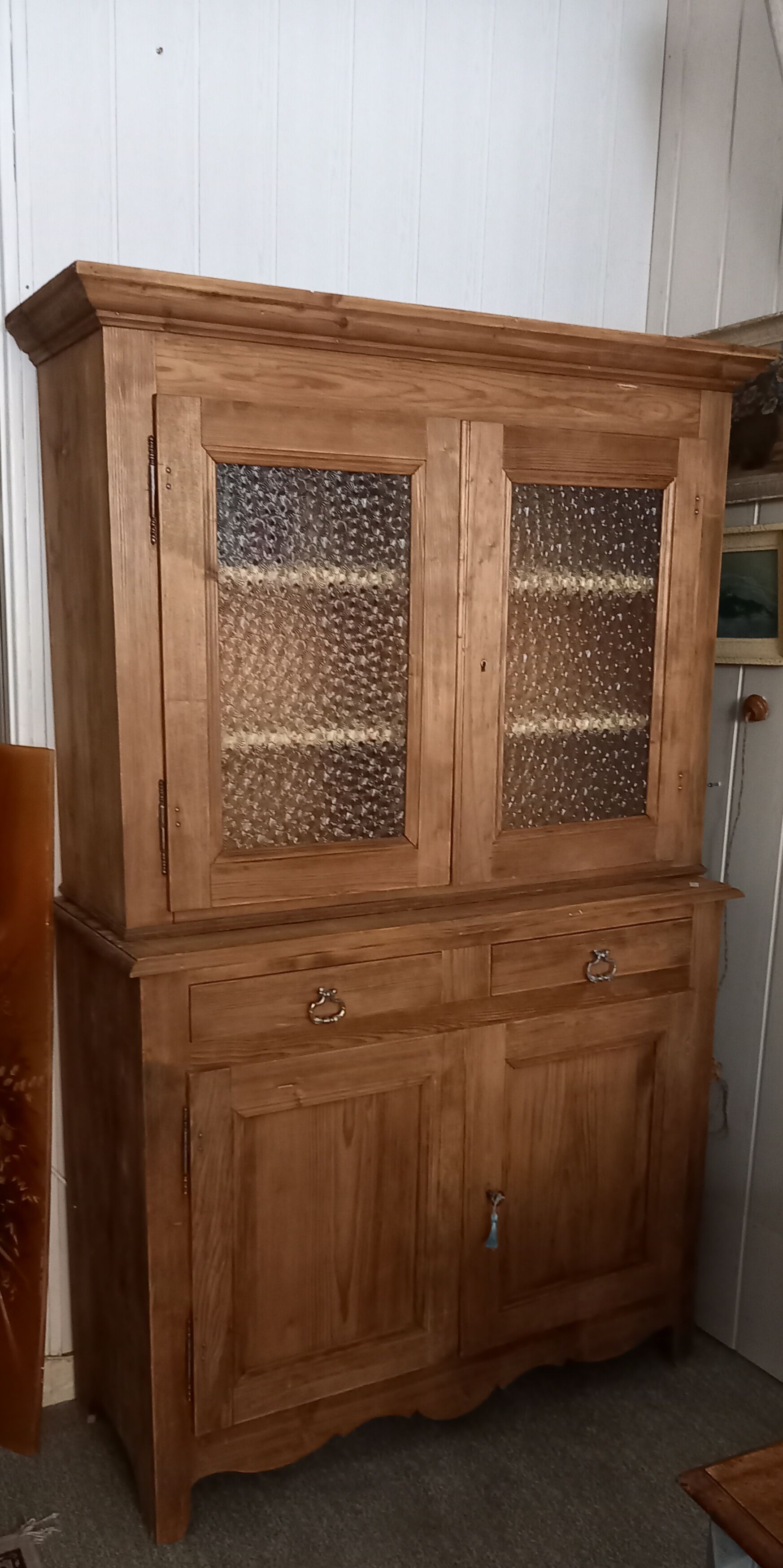 Furniture in two glazed bodies