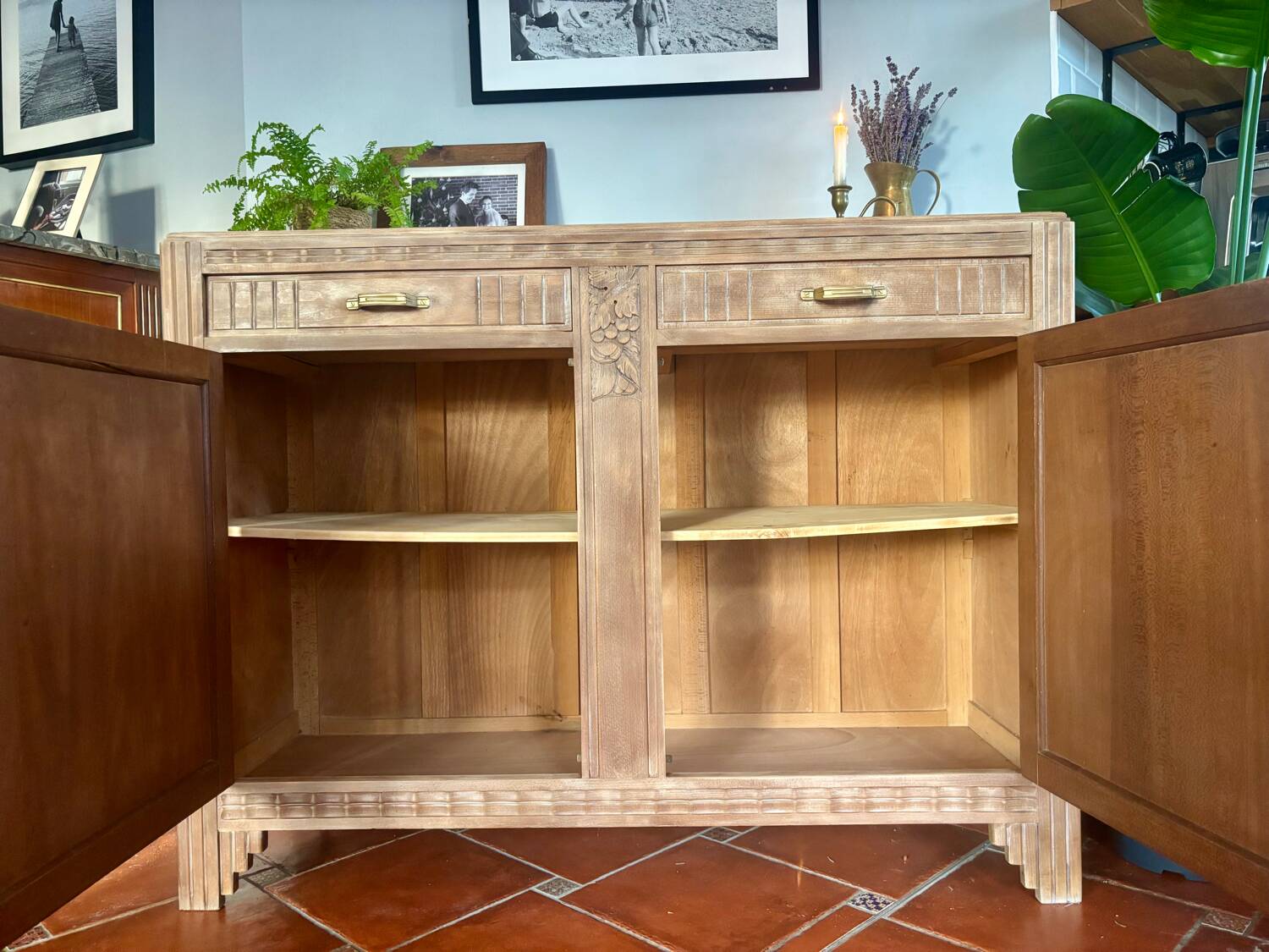 Buffet Art Déco des années 40 en bois massif blanchi – restaurer