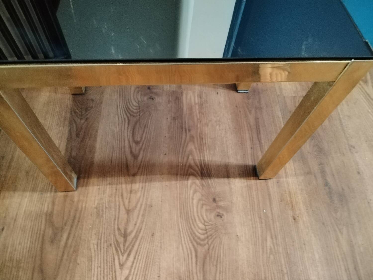 Vintage nesting table in gold metal and smoked mirror glass