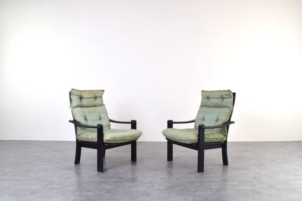 Chaises longues danoises des années 50 et table basse, années 70.