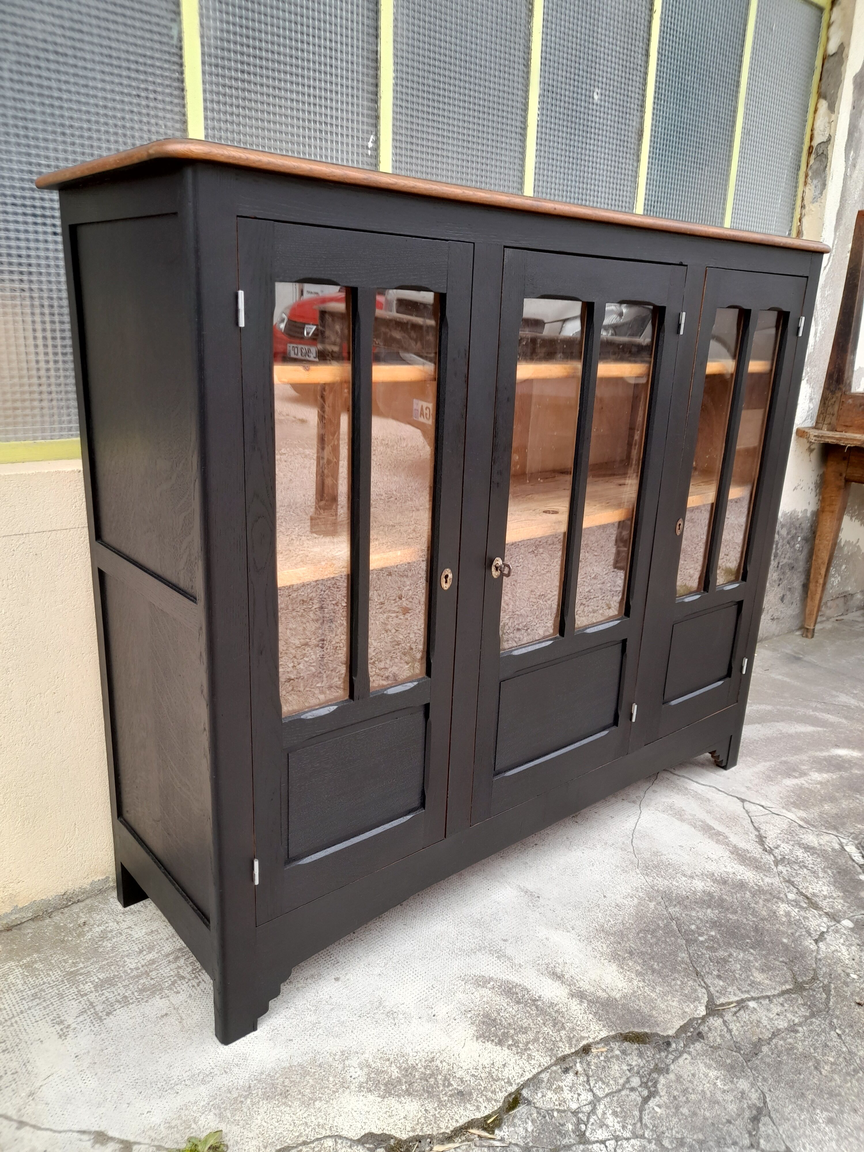 Buffet showcase 3 doors patiné black year 50