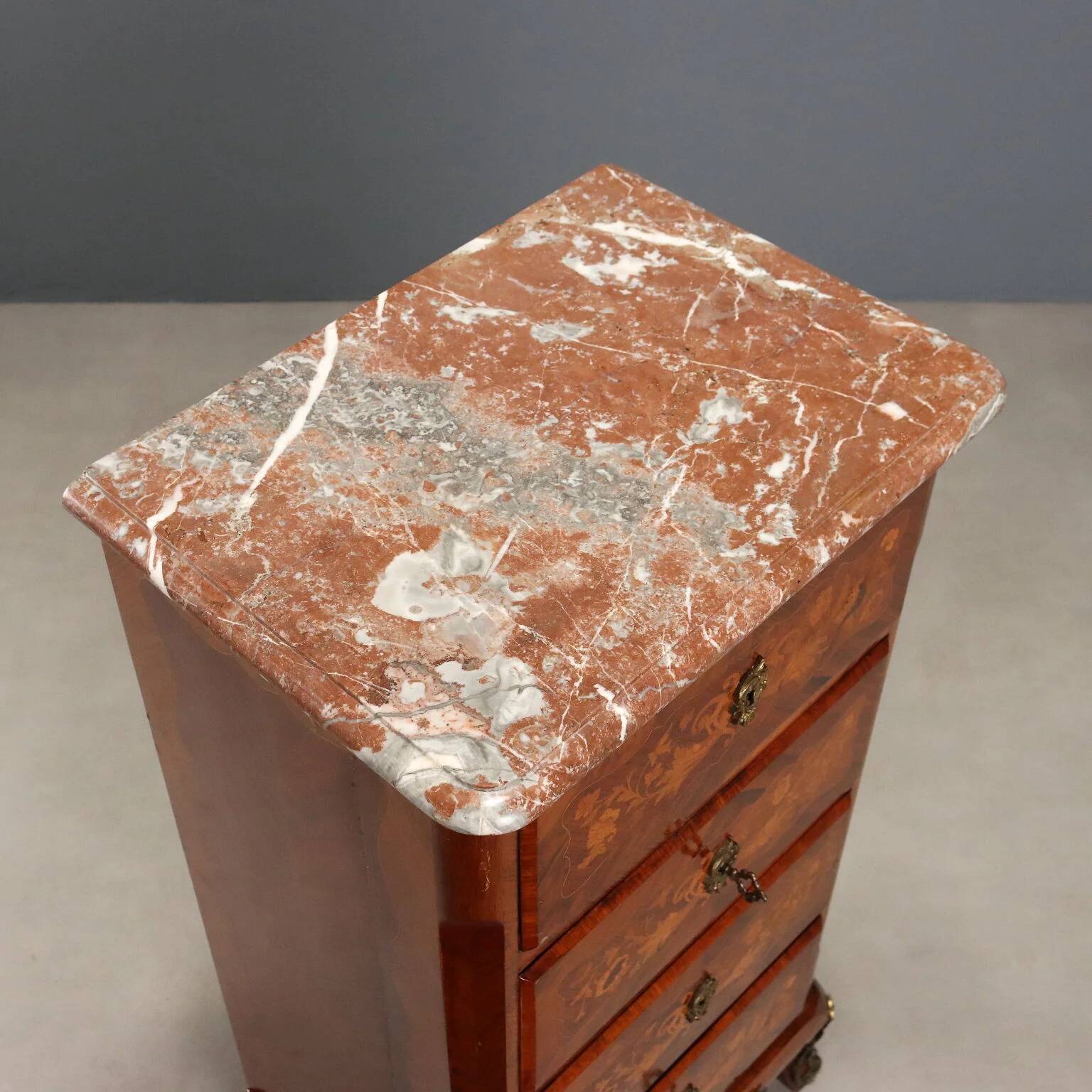 Antique Napoleon III cabinet in violet wood, 19th century.