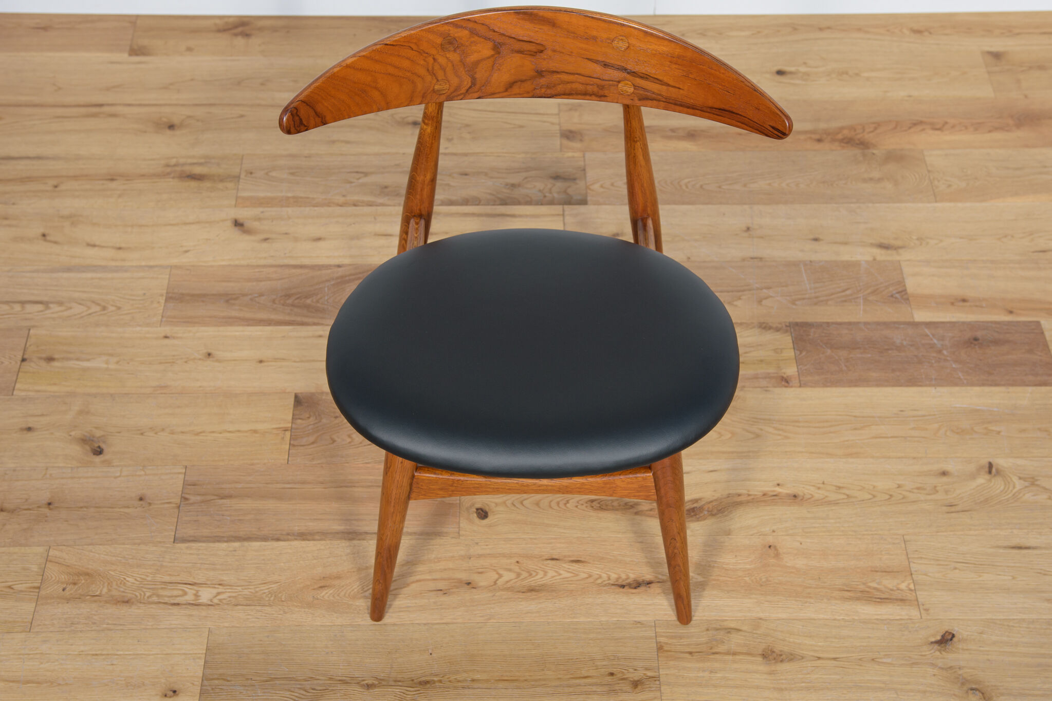 Mid century danish ch33 dining chairs by Hans J. Wegner for Carl Hansen & søn, set of 4