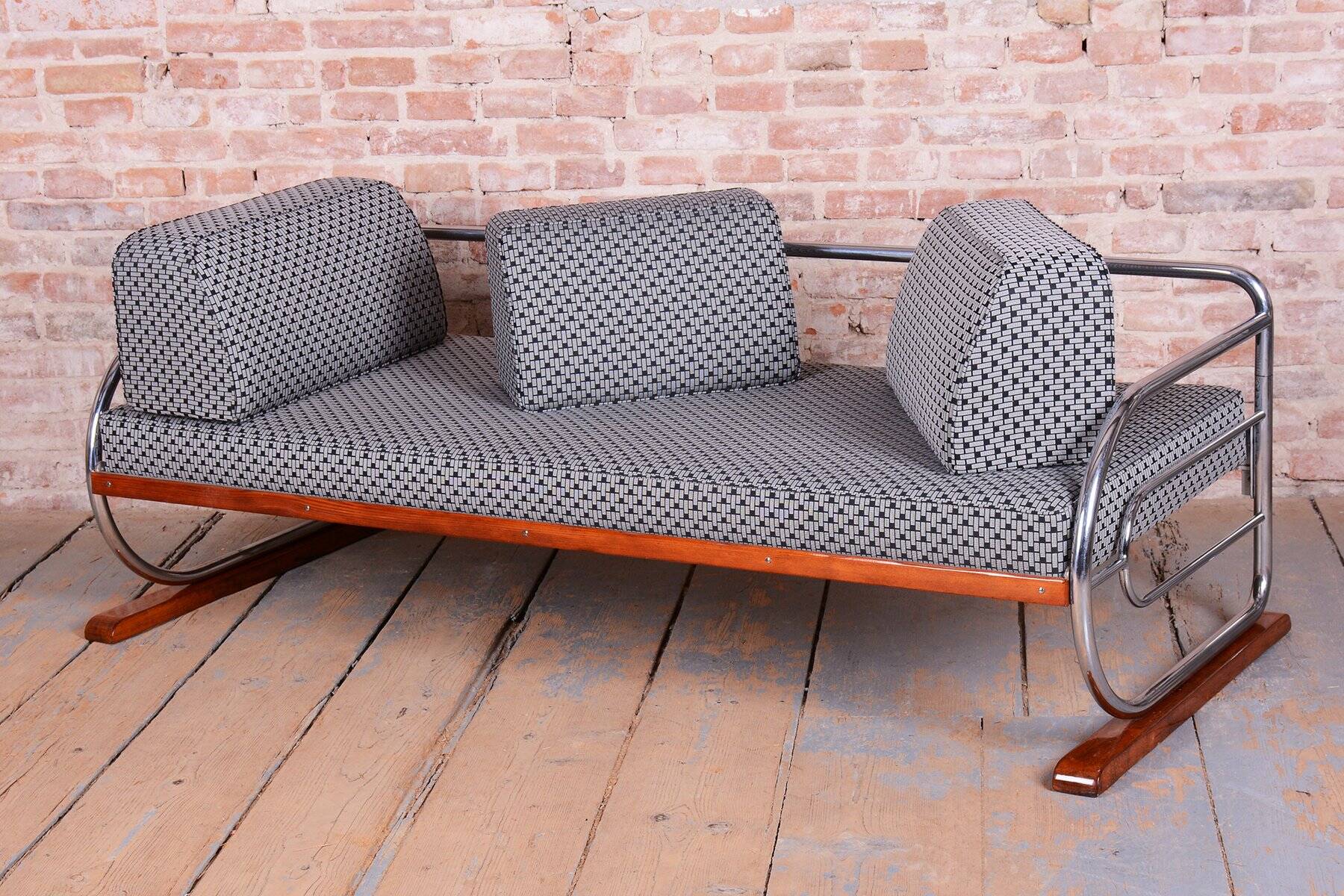 Bauhaus Sofa in Chrome and Beech from Robert Slezak, Czech, 1930s