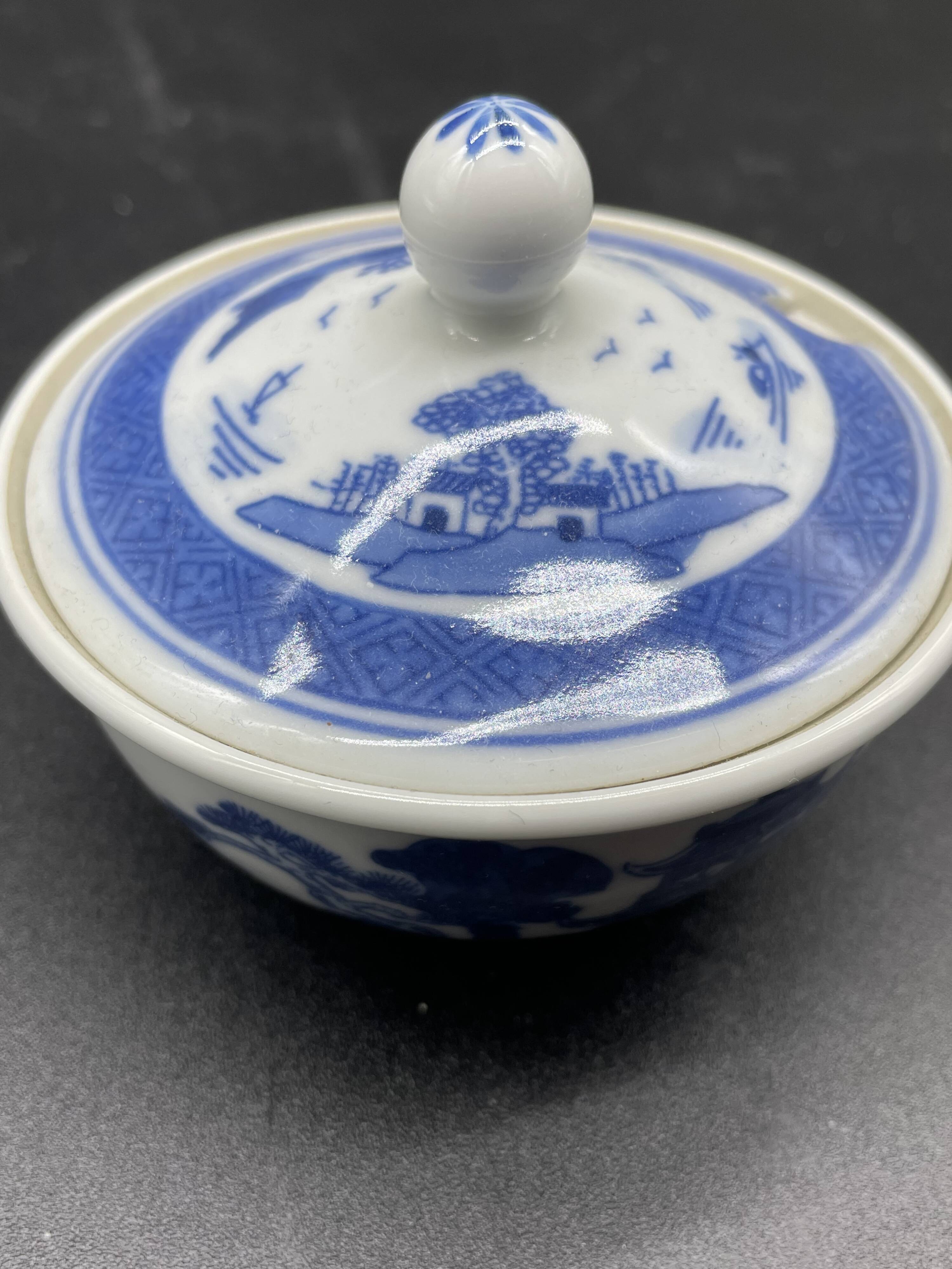 Elegant table set, Chinese porcelain, blue and white, condiments.