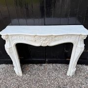 Cheminée de style Louis XV en marbre de Carrare vers 1880