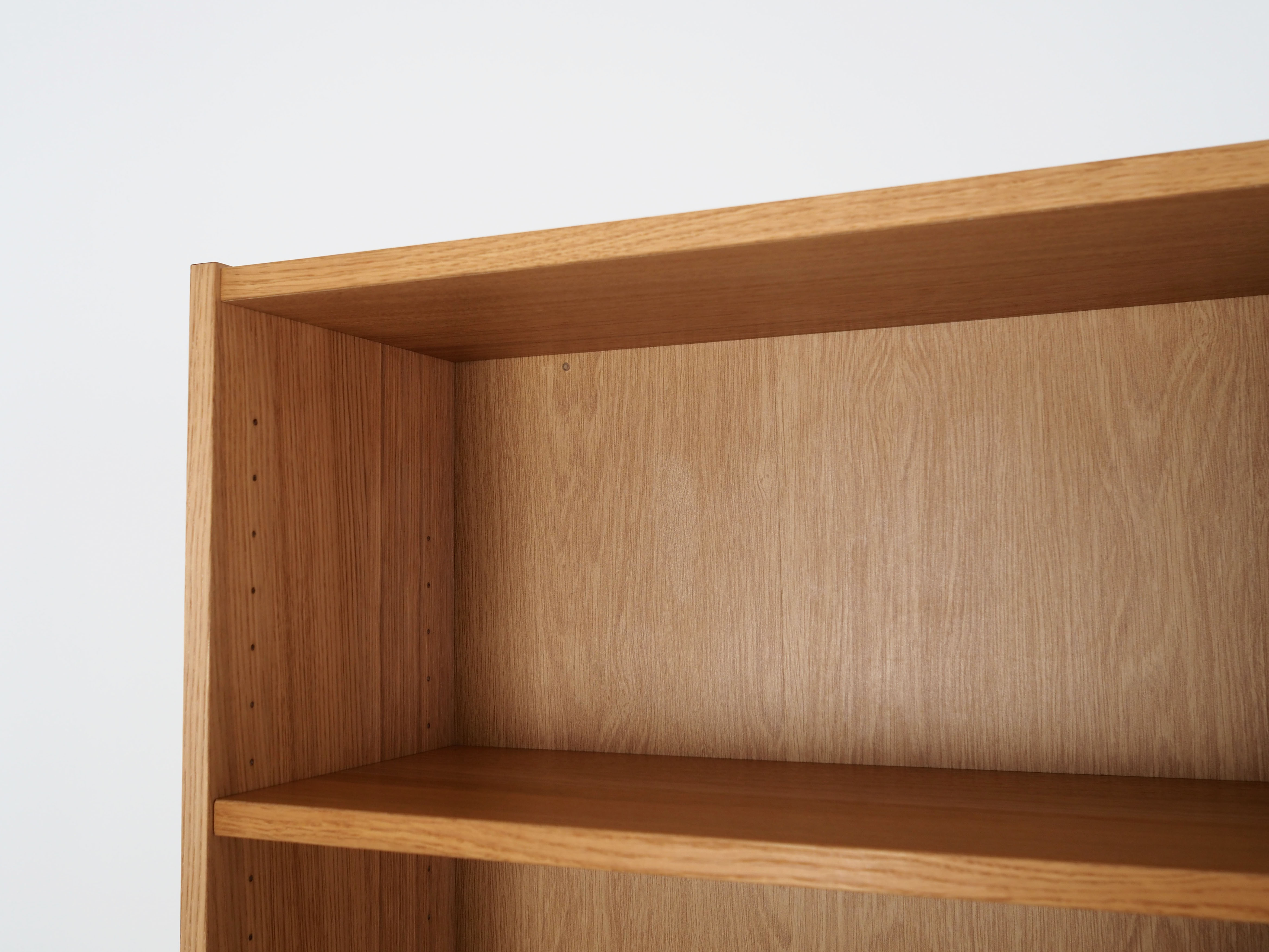 Bookcase with oak veneer scandinavian design from the 70s