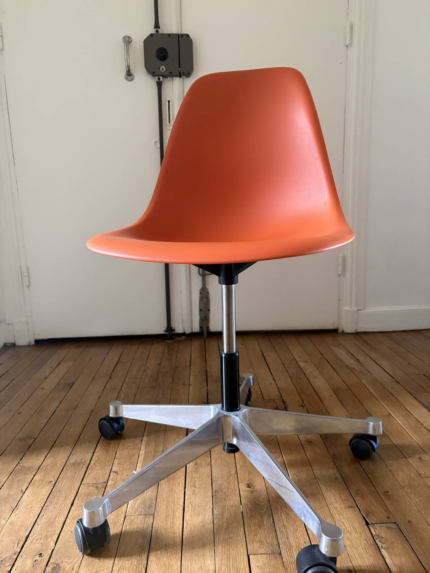 Vitra eames desk chair