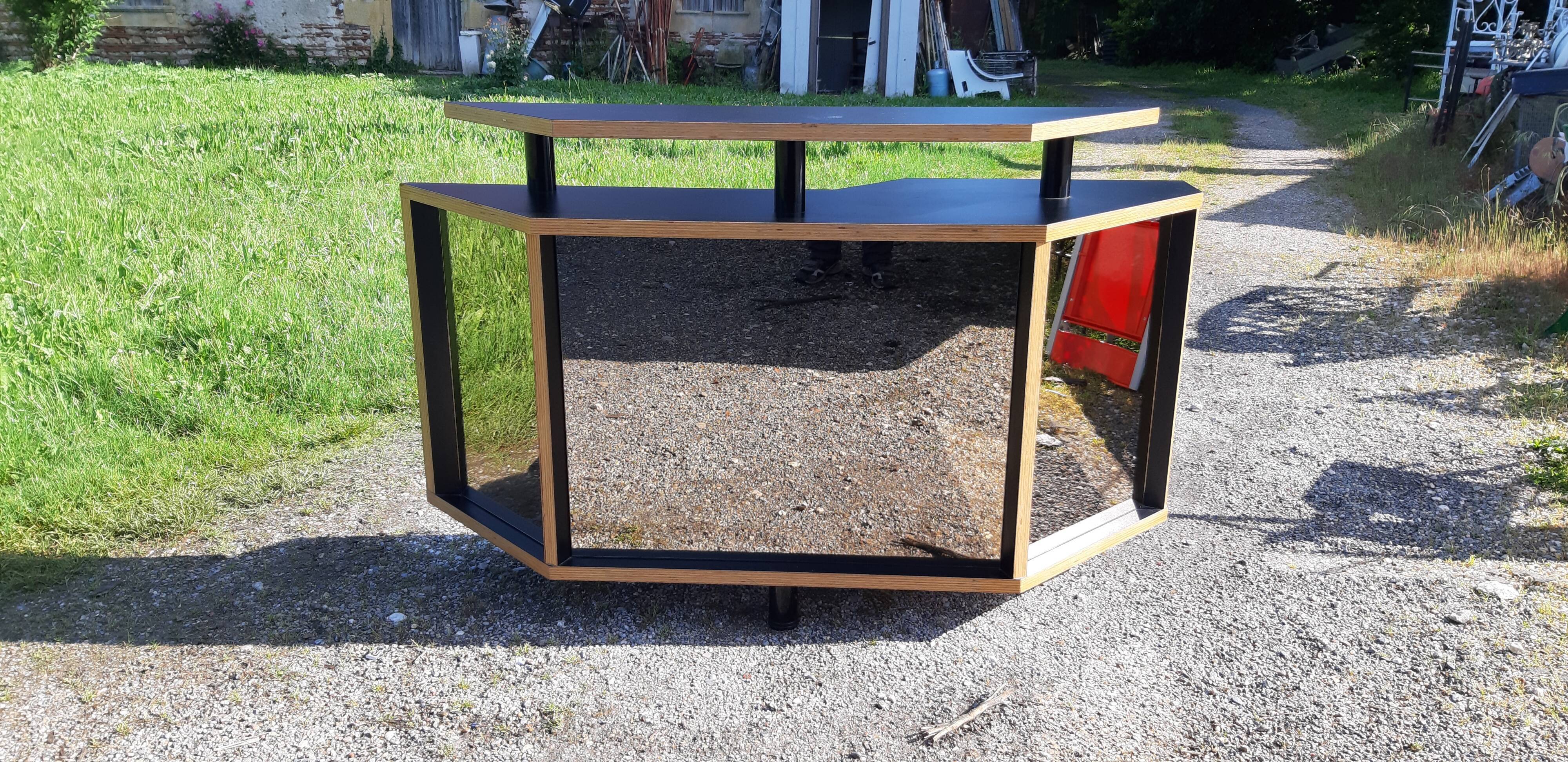 Store checkout counter