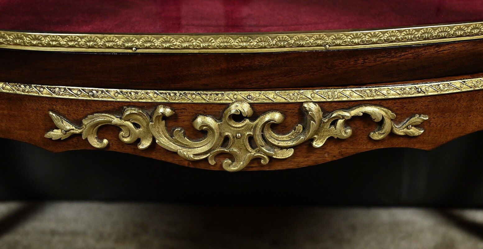 Small mahogany display cabinet, Louis XV to Louis XVI transition style – early 20th century.