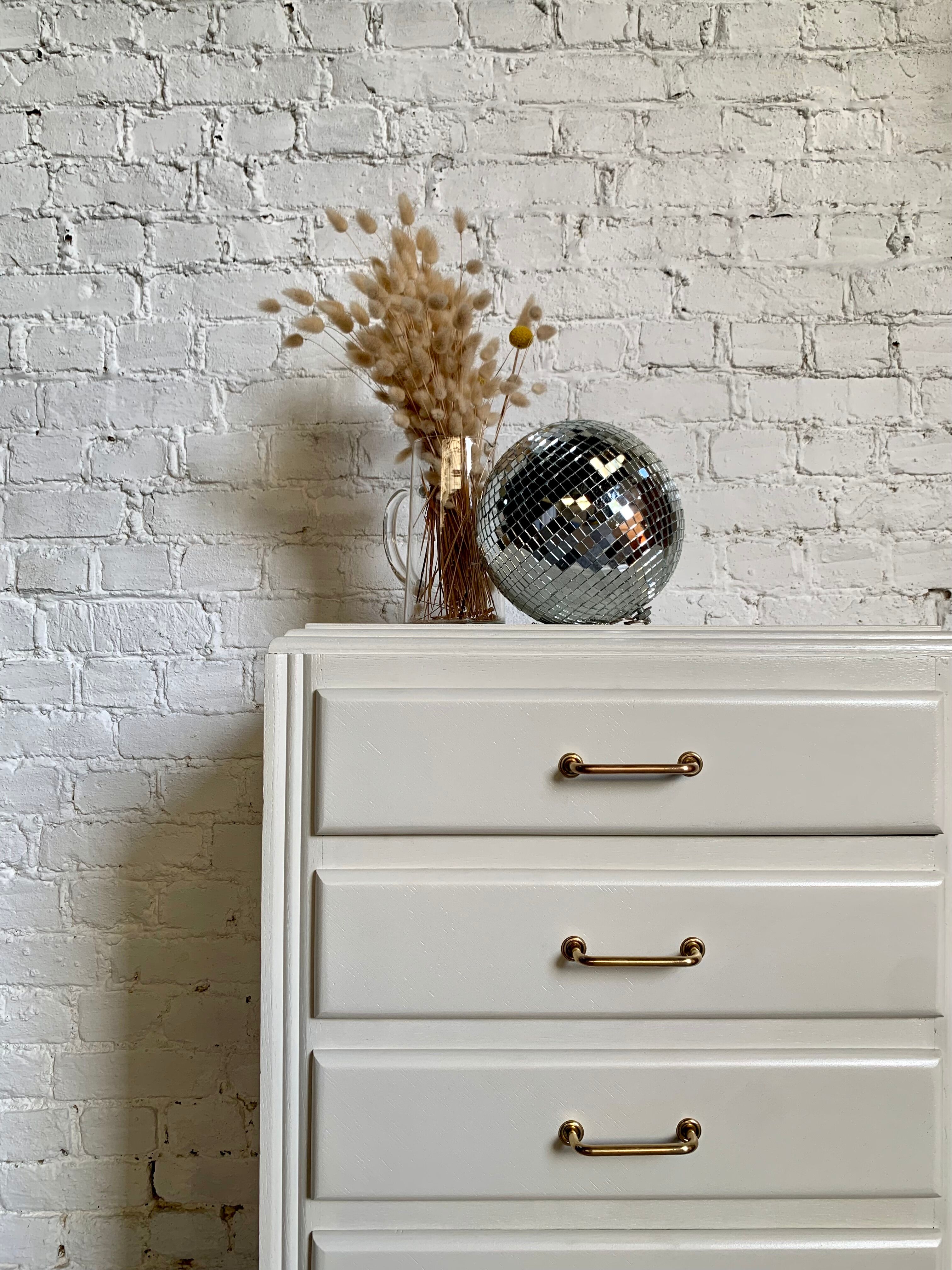 Dresser feet compass