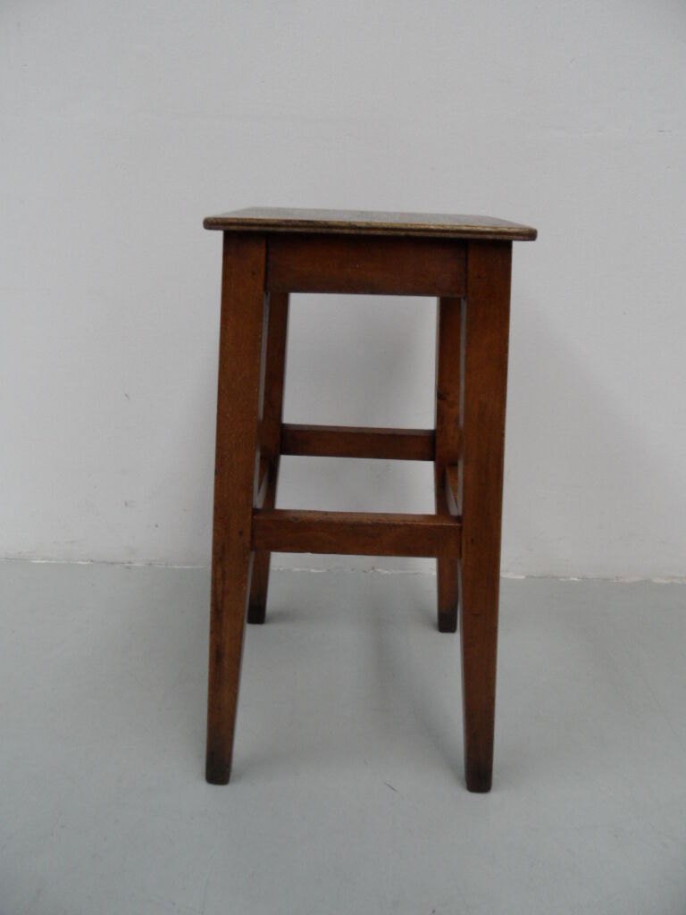 Tabouret en bois vintage