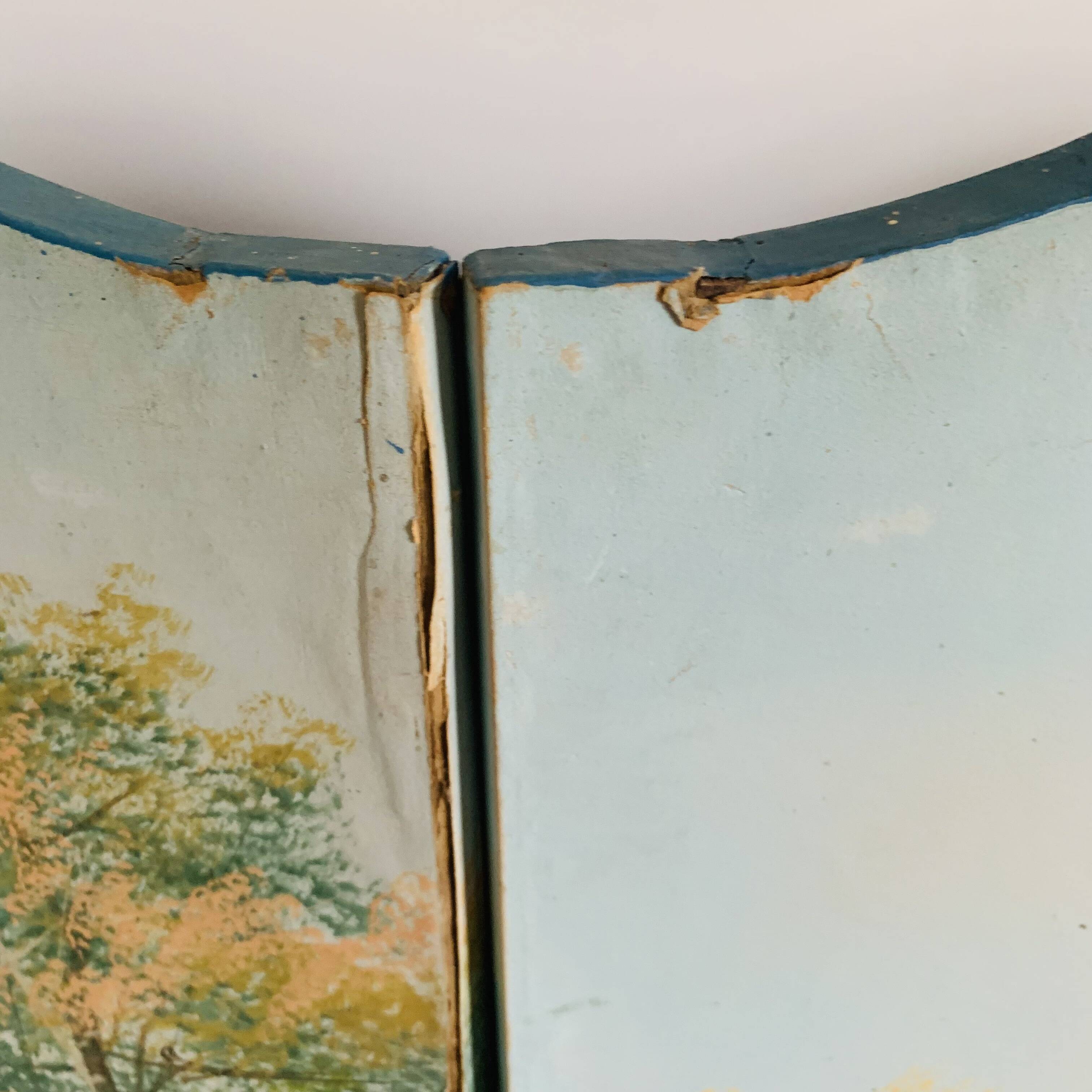 Screen made of painted canvas