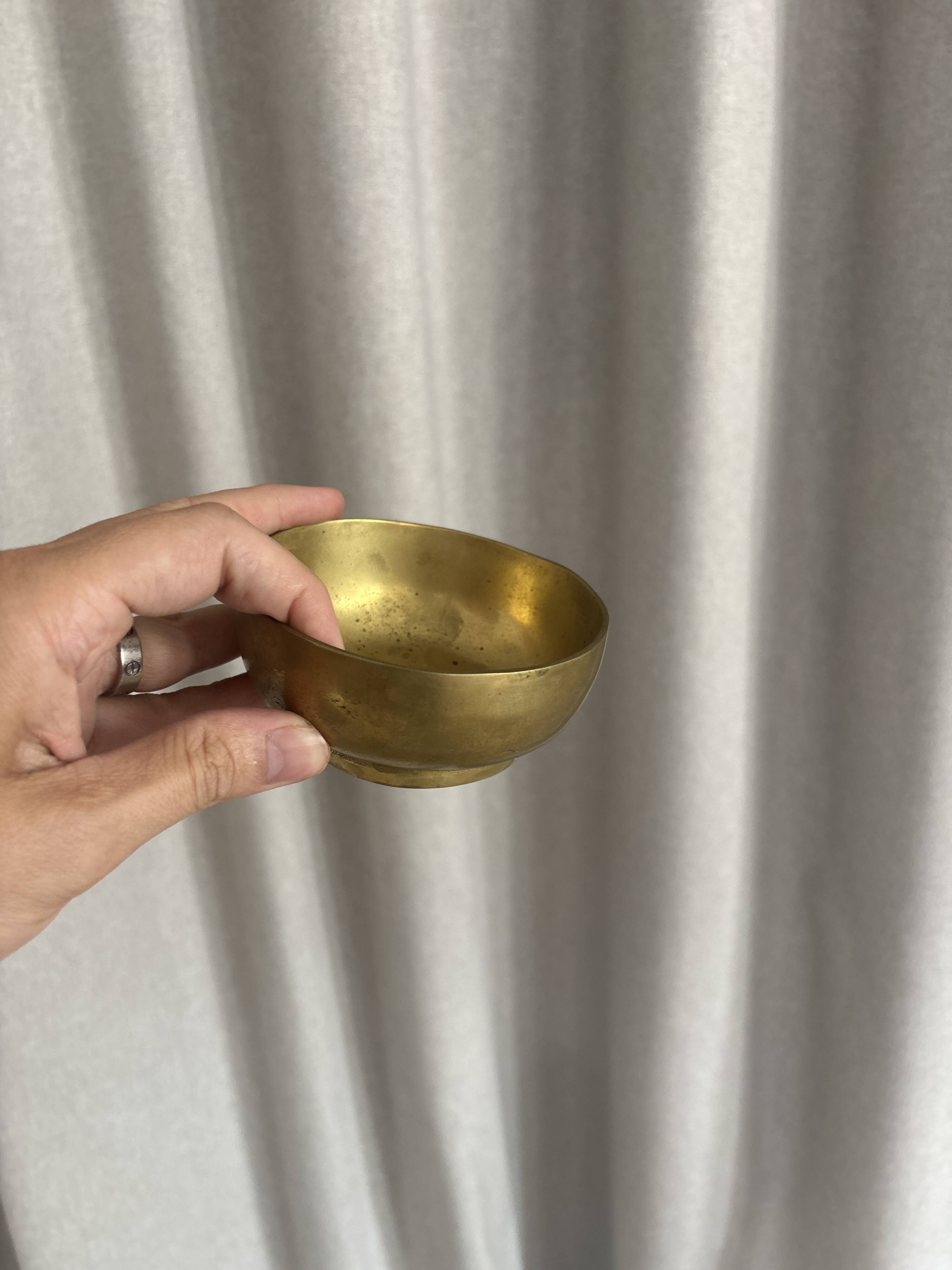 Empty pocket ensemble and bowl in solid brass signed Giò Lanciani.
