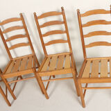 Dining table and 5 chairs of vintage Ercol pine refectory