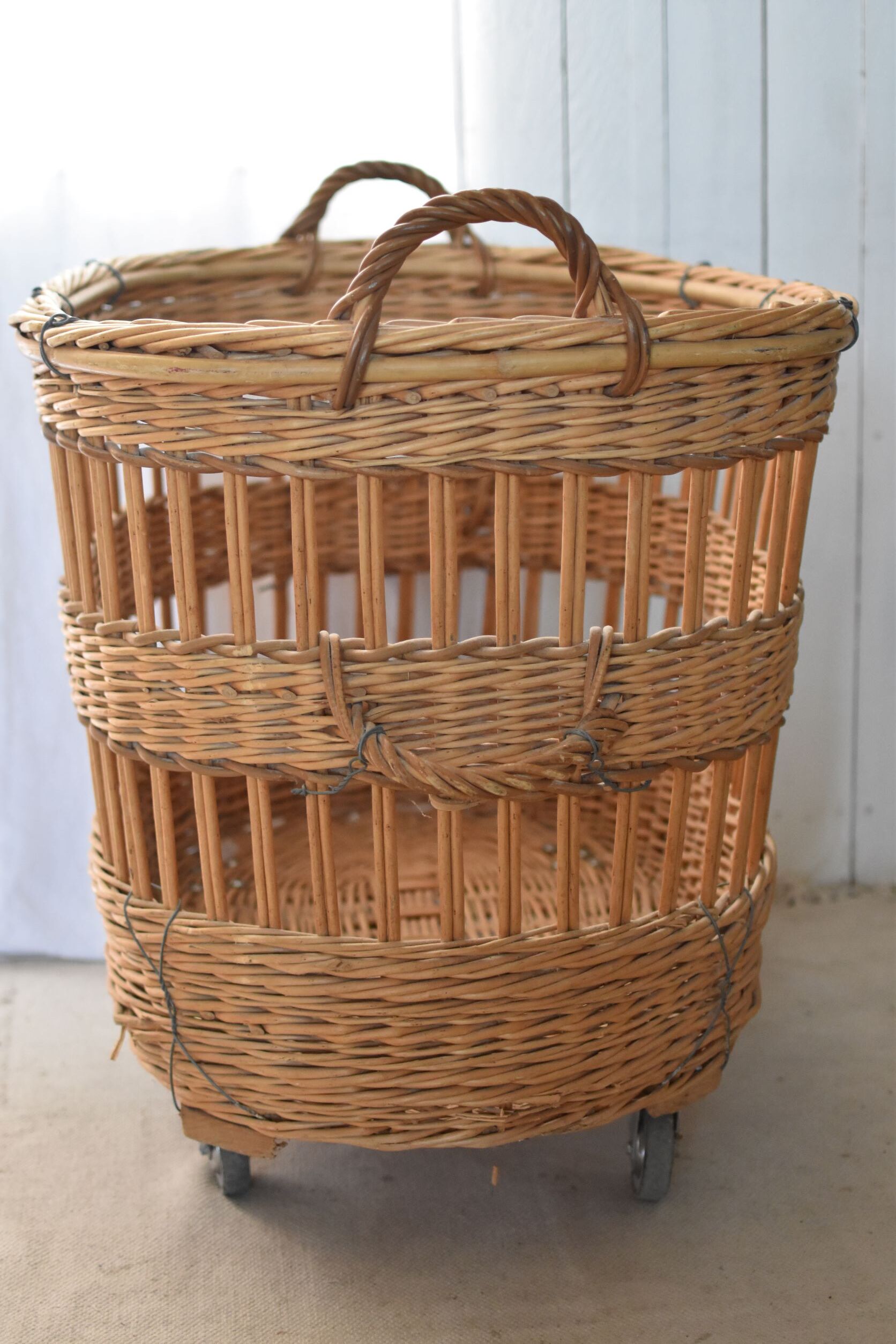 Baker's basket with wheels