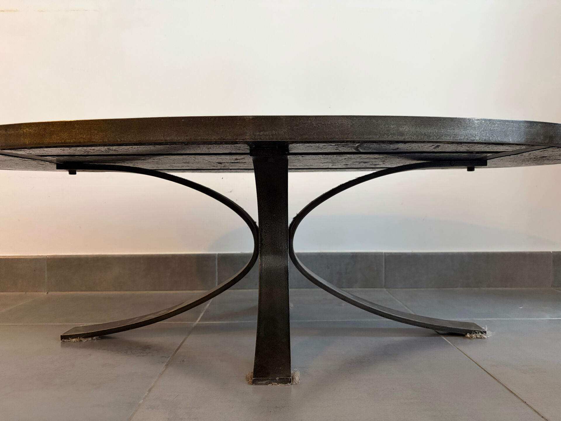 Table basse en pierre  et acier des années 50 