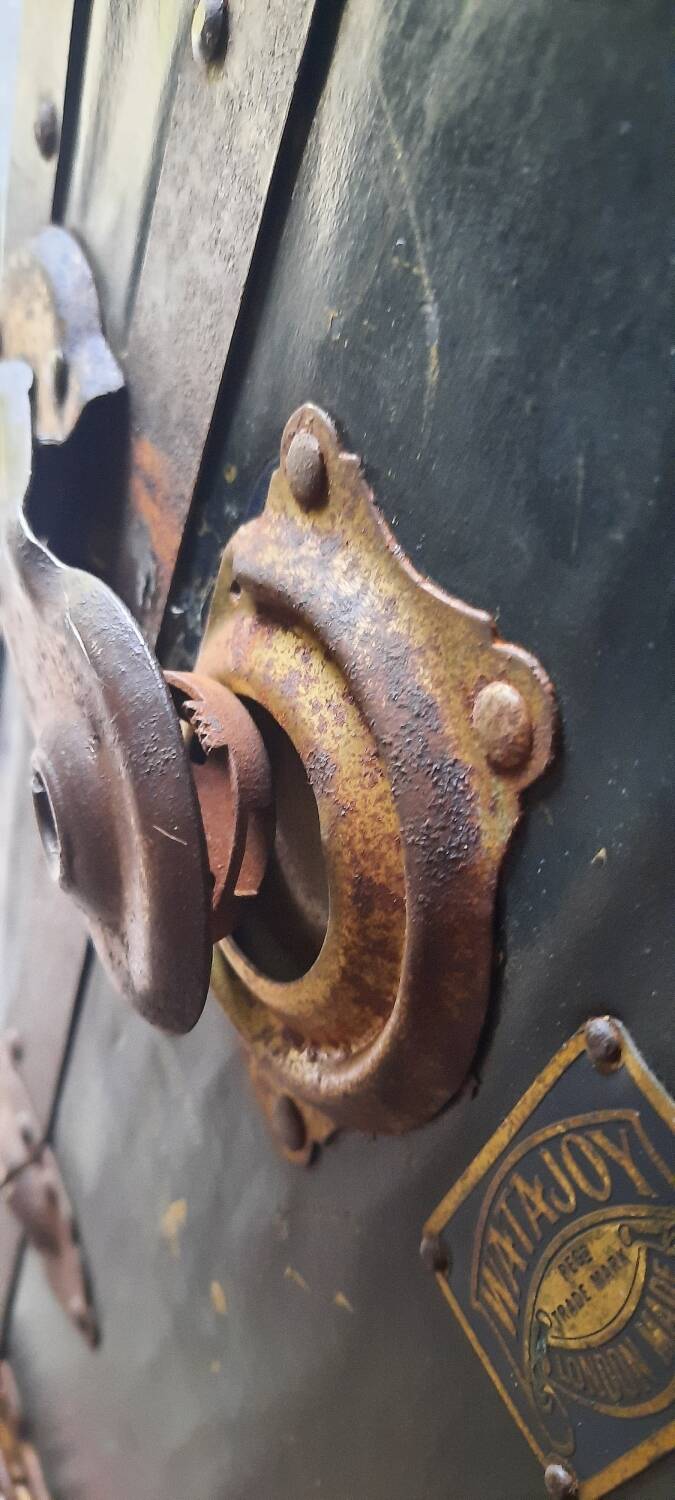 English travel trunk