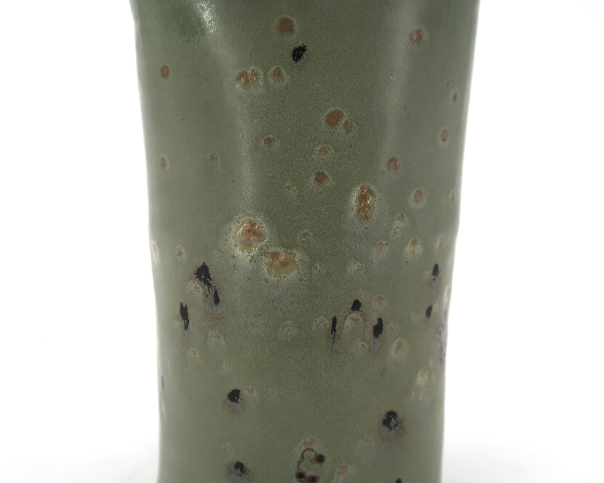 Organic sculptural accent lamp in green ceramic
