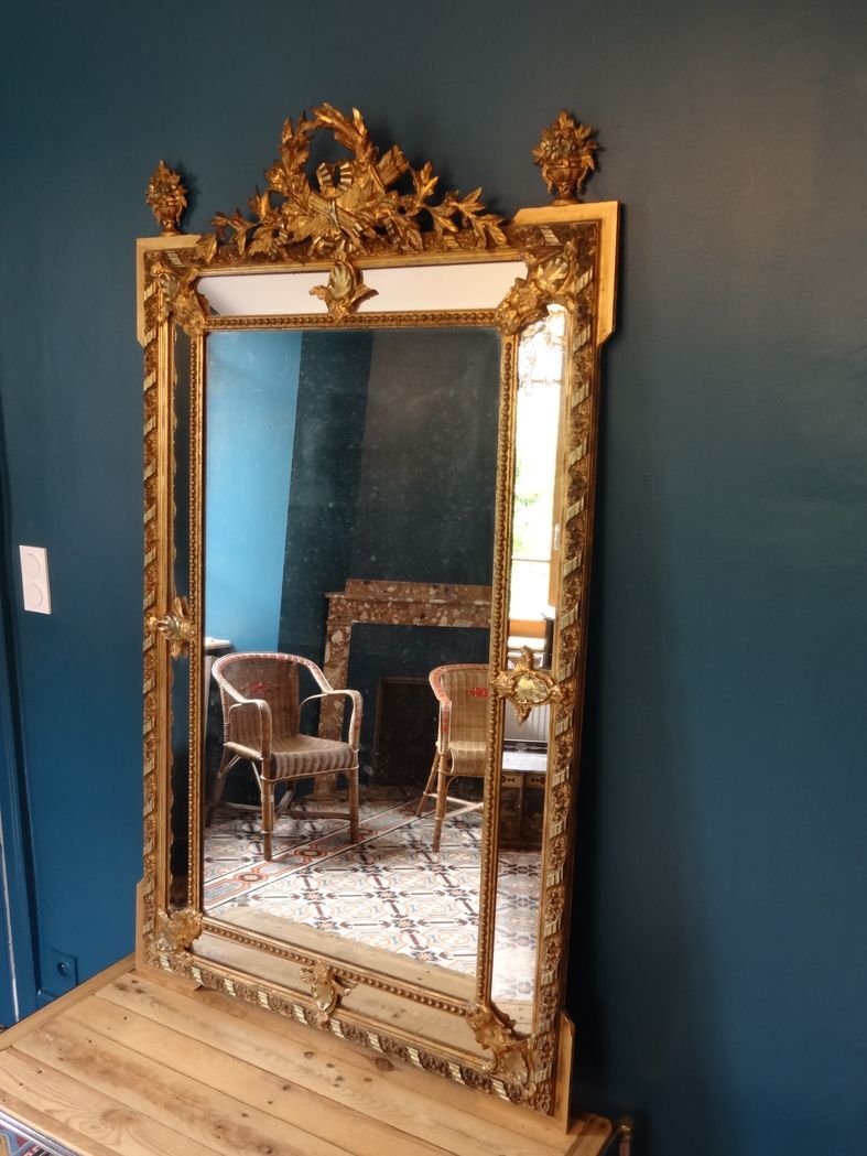 Miroir XIXème à parcloses en stuc doré 100 x 175 cm