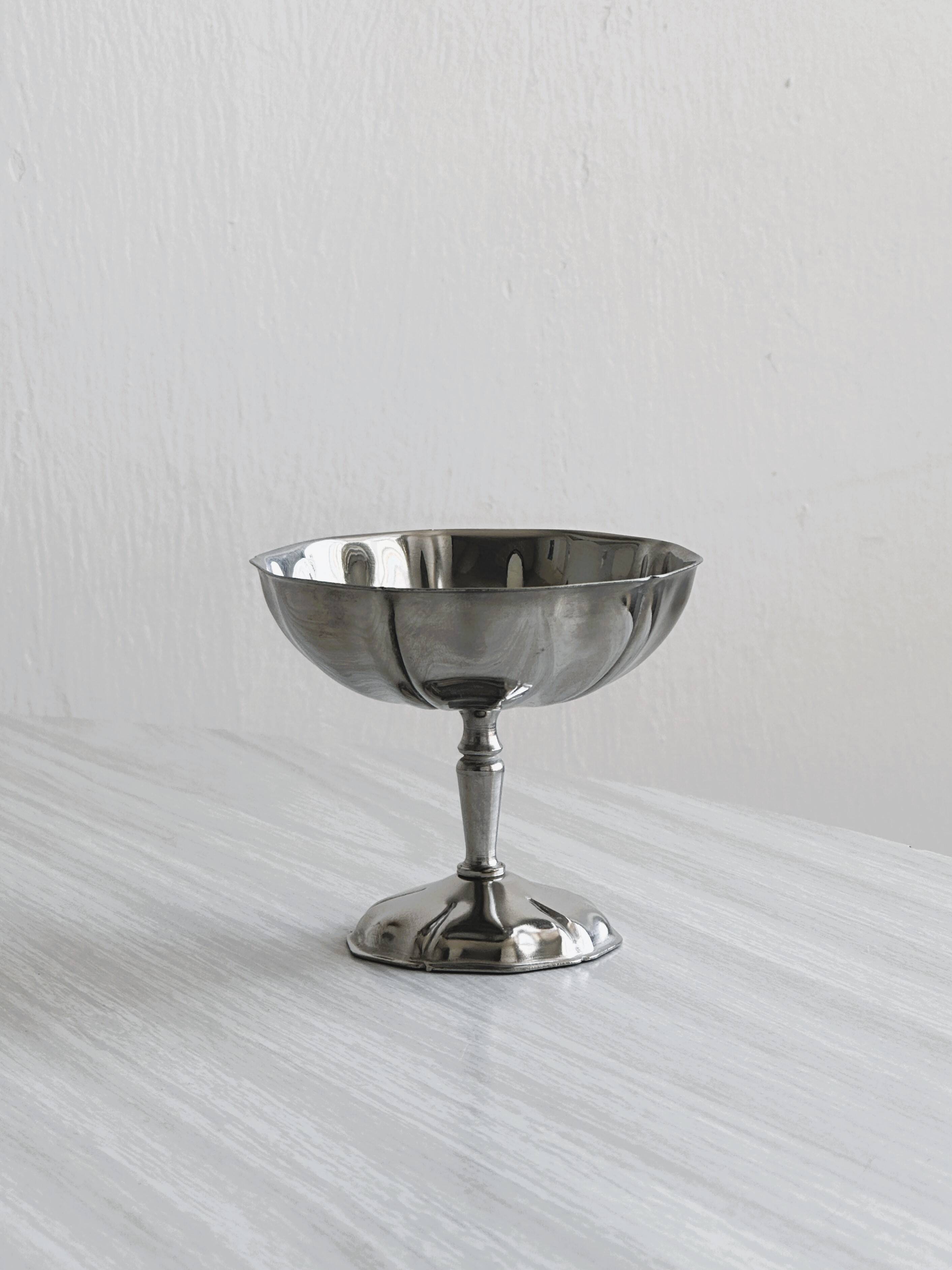 6 silver-plated stainless steel bowls, dessert bowls.