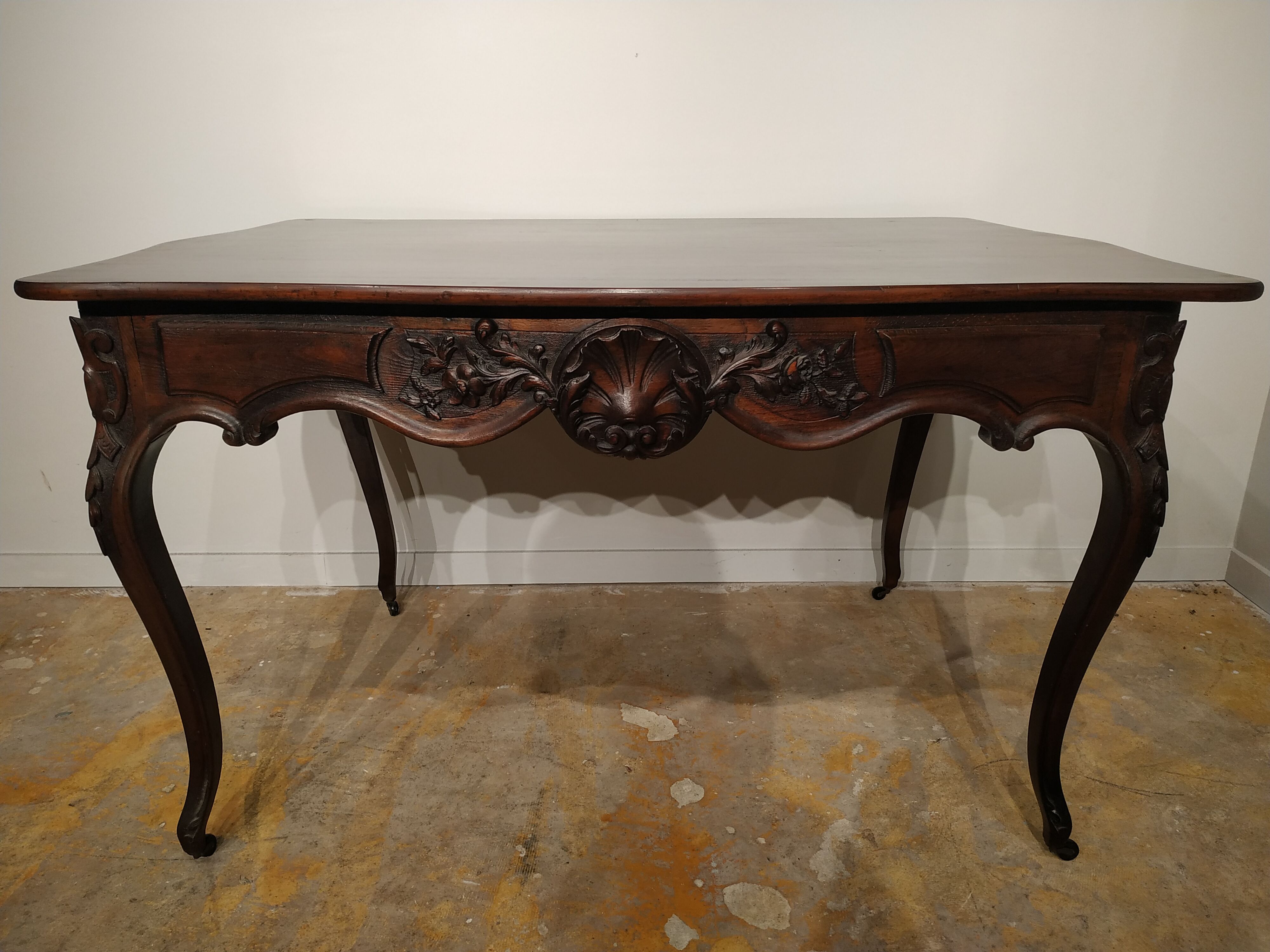 Table de style Louis XV
