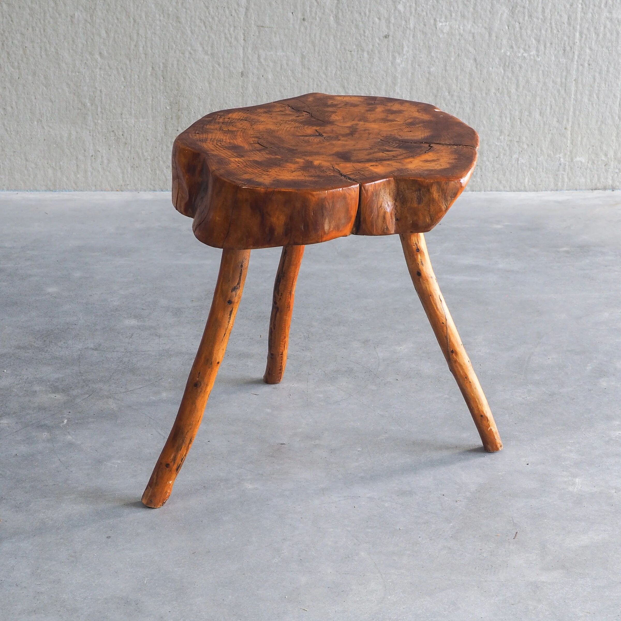 Table d'appoint en bois d'orme français vintage