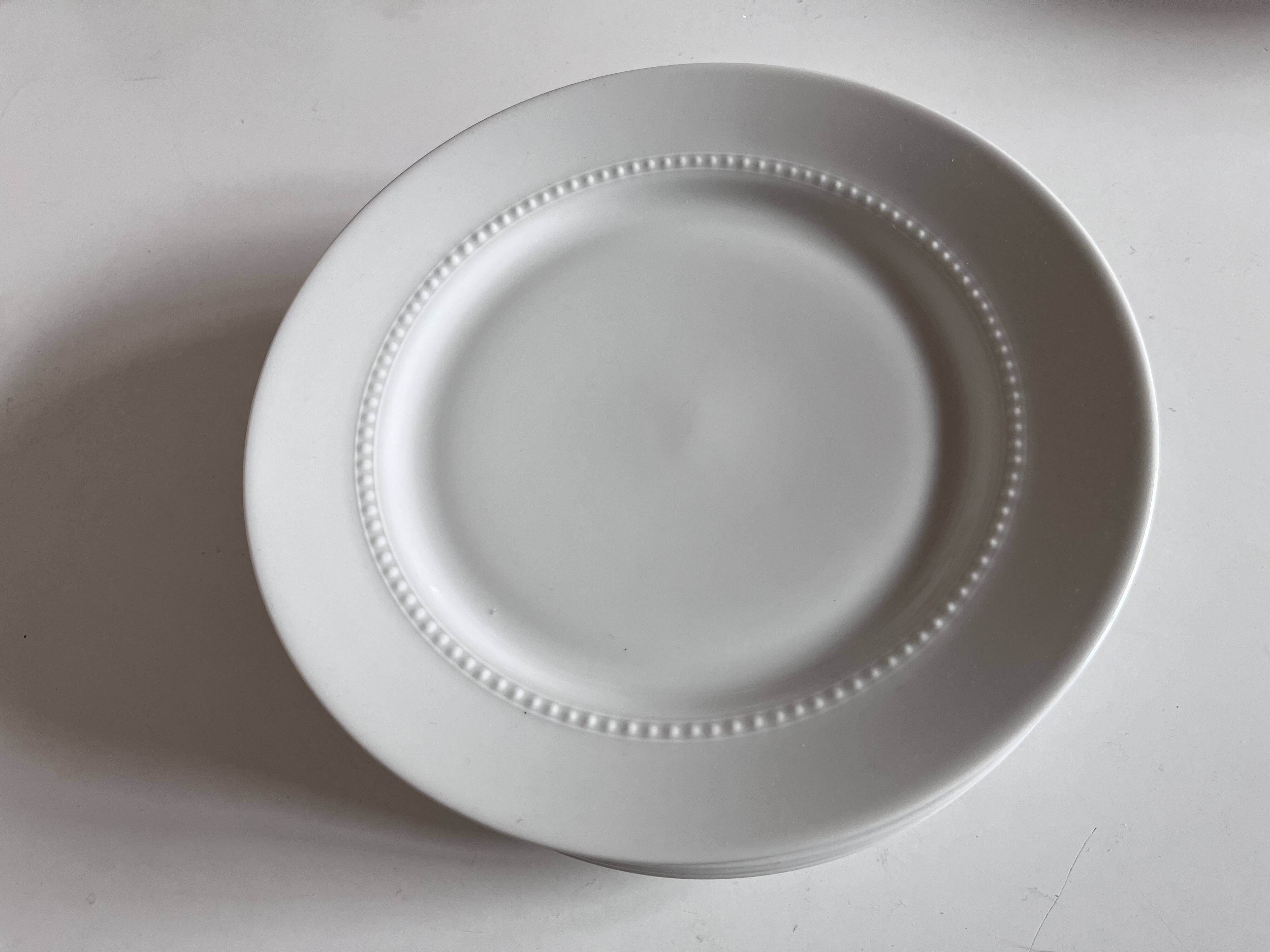 Set of 6 neo-classical pearl white porcelain dinner plates by Bareuther.