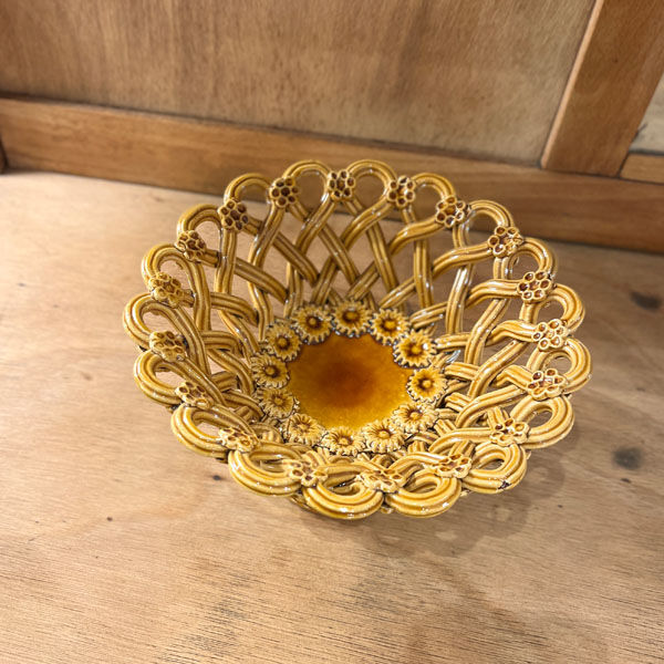 Coupe sur pied en céramique tressée jaune de Provence, manufacture Pichon à Uzés