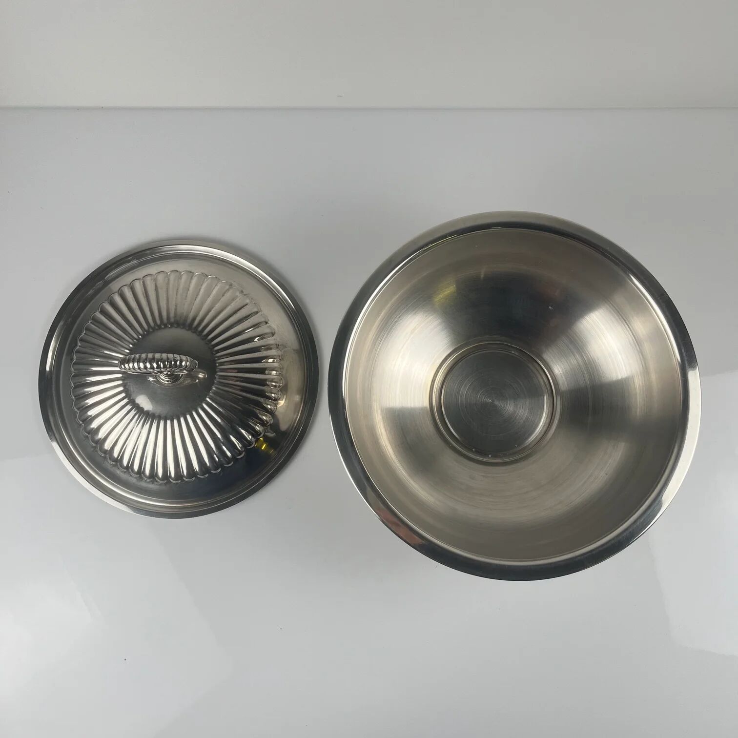 Vegetable dish / Italian soup tureen in silver-plated metal, PM Italy, circa 1960-1980.