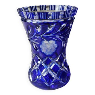 Vase in cut Bohemian crystal. Cobalt blue. Stylish Boho chic. White opaque floral patterns. Hardwoods. Crosses/diamonds